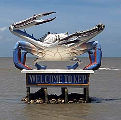 Crab Monument in Kep by Asienreisender
